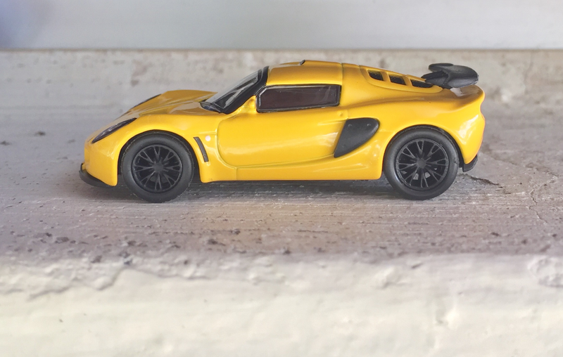 Illustration for article titled Thursday on the Thames : Kyosho 1/64 Lotus Exige 'Yellow'